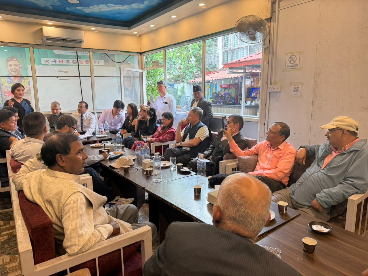 मध्यमार्गी विचारधारा सम्बन्धी पहिलो बैठकको छलफल तथा सुझाव संकलन