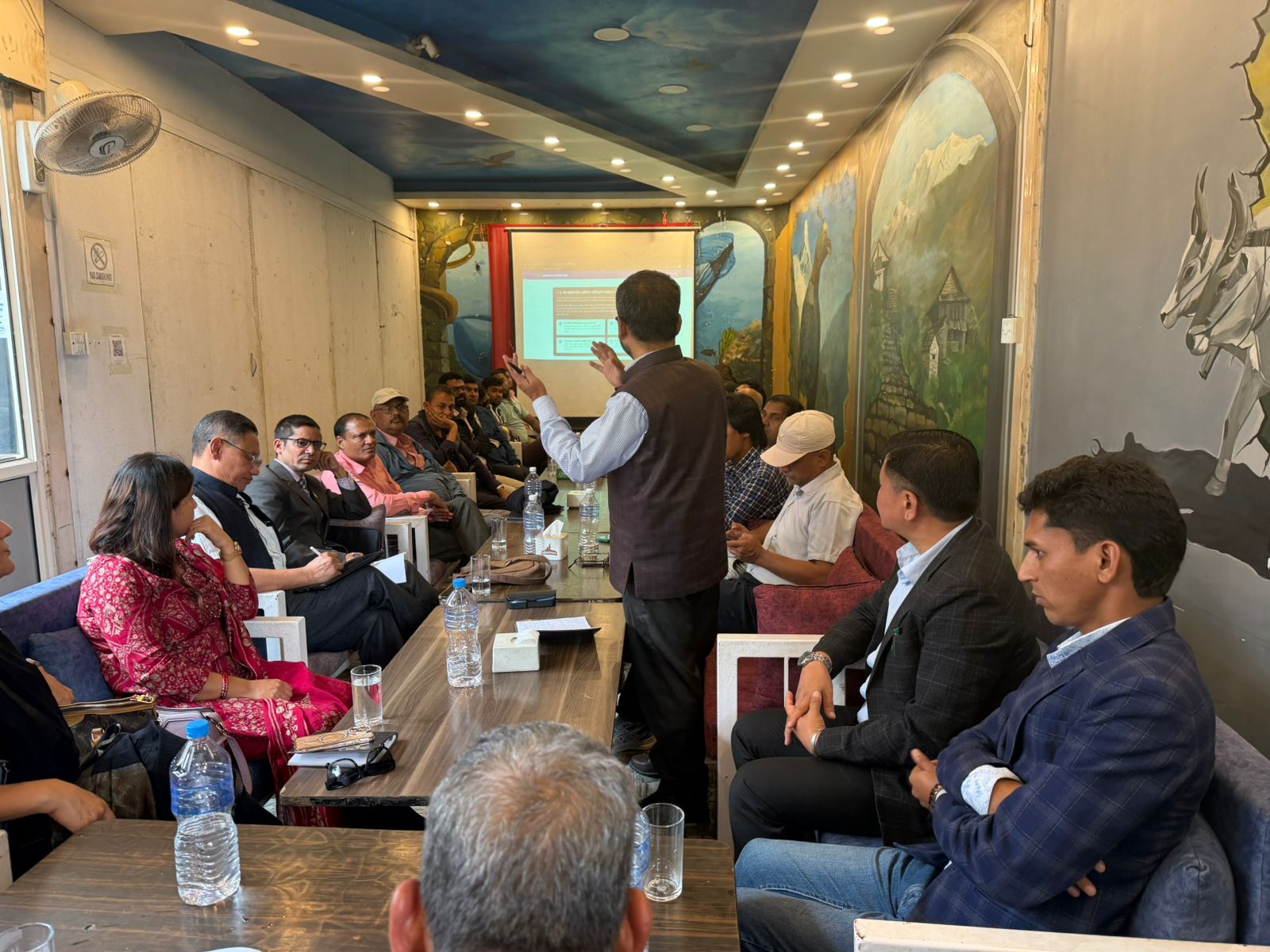 मध्यमार्गी विचारधारा सम्बन्धी पहिलो बैठकको छलफल तथा सुझाव संकलन