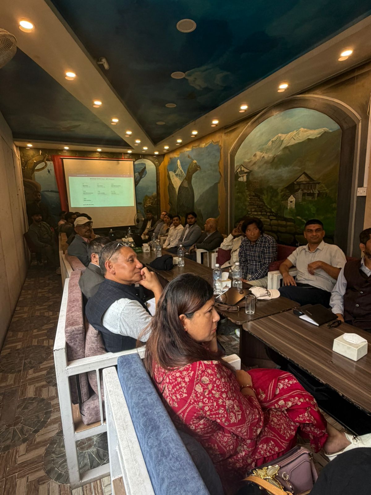 मध्यमार्गी विचारधारा सम्बन्धी पहिलो बैठकको छलफल तथा सुझाव संकलन