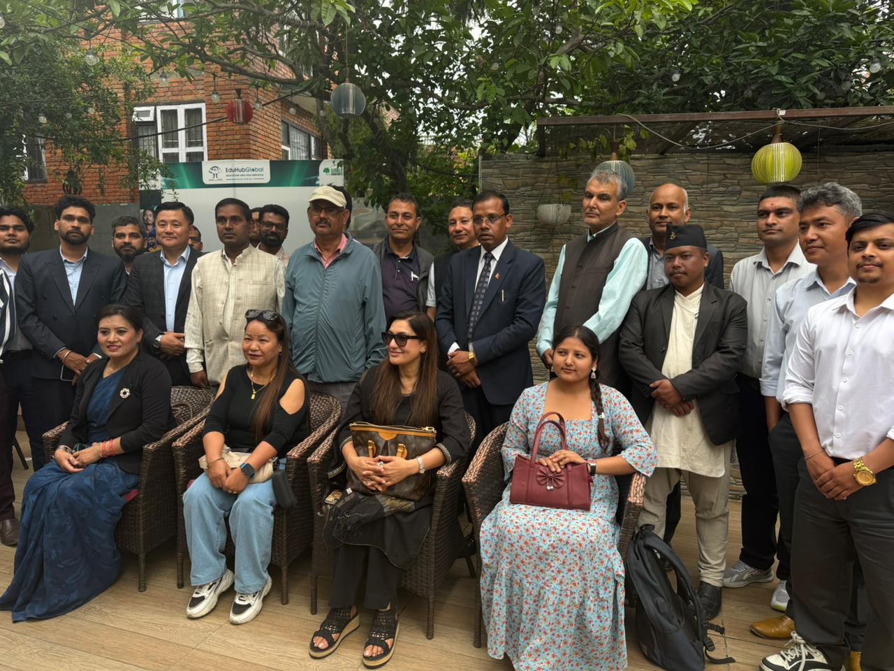 मध्यमार्गी विचारधारा सम्बन्धी पहिलो बैठकको छलफल तथा सुझाव संकलन